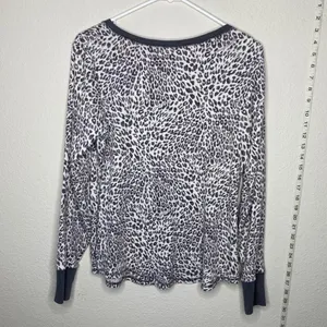 Victoria’s Secret‎ Animal Print Henley Shirt thumbnail 4