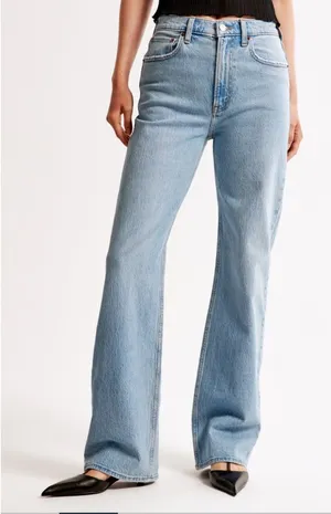 White Abercrombie Jeans thumbnail 1