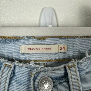 Levi's Wedgie Straight Light Wash Distressed Jeans Cotton Blend Size 24 thumbnail 2