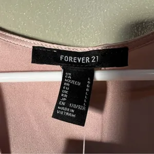 Forever 21 Women's Size Large Satin‎ Crop Top Cinched Front V-Neck Light Pink thumbnail 8
