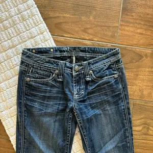 Miss Me‎ Bootcut Jeans Size 26 Midnight Fleur De Lis JP4369 Low Rise Dark Wash thumbnail 3