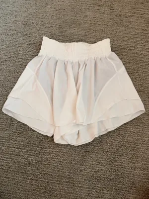 Lululemon Shorts thumbnail 2