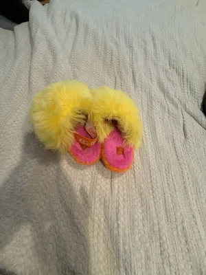 UGG x Sesame Street Big Bird Fluff Yeah Slide Sandals thumbnail 2