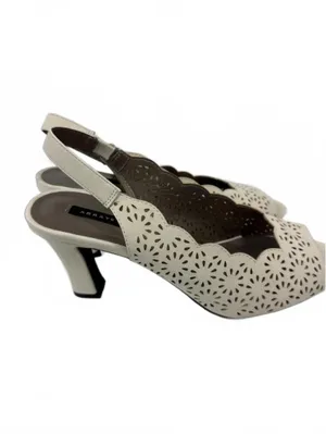 Beautiful NWTs Masseys Women’s Heels Size 10W thumbnail 4