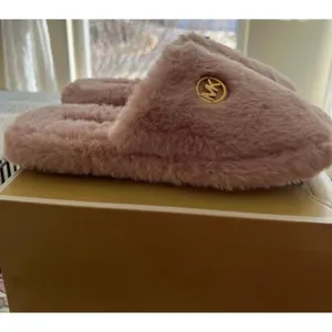 Michael Kors Blossom Alexis Closed Toe Sherpa Slides thumbnail 4