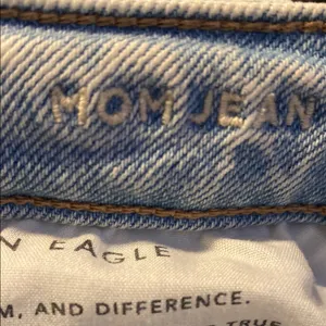 American Eagle Super Light Wash Distressed Mom Jeans Size 8 thumbnail 9