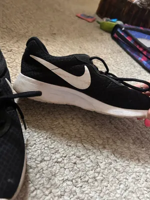 Nike Women’s Sneakers thumbnail 3