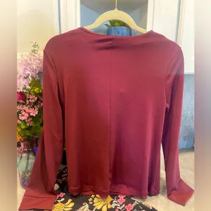 Banana Republic Women's Dark Burgundy Crew Neck Blouse Size S thumbnail 2