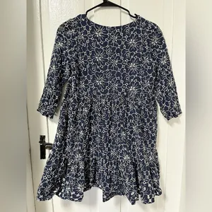 Sézane Aura babydoll eyelet floral 3/4 sleeve Dress in navy blue size 2 thumbnail 4