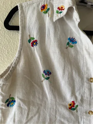 Vintage Sleeveless Embroidered Button-Front Cotton/Linen Top - Cream/Bei thumbnail 6
