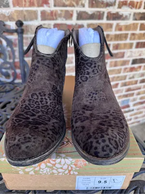 Very G Divine Leopard Print Ankle Booties Taupe Brown Women’s Size 9.5 NIB thumbnail 7