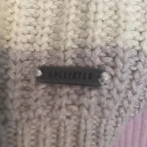 Hollister Cropped Striped V-Neck Sweater thumbnail 3