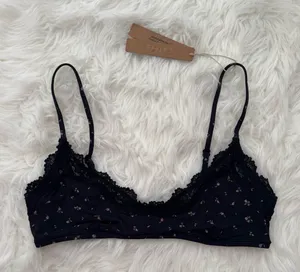 Skim Fits Everybody Lace Scoop Bralette Onyx Rosebud Size Medium thumbnail 1