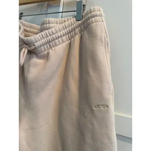 Aritzia Sweatfleece Cozy Fleece Boyfriend Wide Leg Sweatpants Beige L thumbnail 6