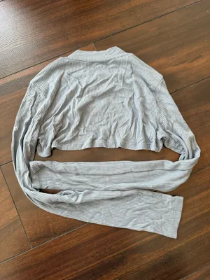 Alo Yoga Thrill Seeker Shrug thumbnail 4