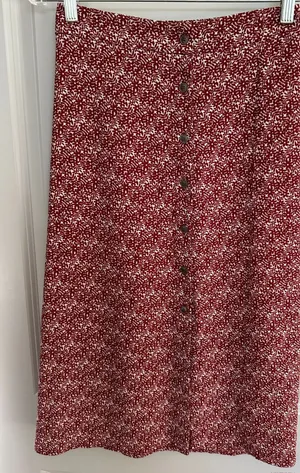 Sky and Sparrow Midi Red White Patterned Button Up Skirt Women's Sz 0 thumbnail 1