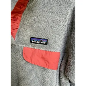 Patagonia Women's‎ Re-Tool Snap-T Fleece Pullover Gray /Coral Size Small thumbnail 2