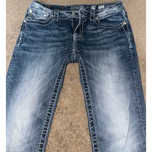 Miss Me Cropped Capri Jeans thumbnail 2