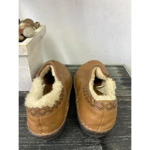 Ugg Brown Leather Bettey Shearling Slip On Slipper Shoes 8 thumbnail 3