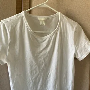 FINAL MARKDOWN H&M Classic White Tee large thumbnail 4