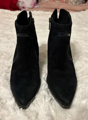 Vince Camuto Grania Black Suede Ankle Boots 7 Pointed Toe Western thumbnail 1