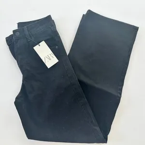 Zara Mid-Rise TRF Extra Curved Jeans Black Size 34 / US 2 NEW Mid Rise thumbnail 2