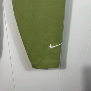 Nike Green Cotton Blend Embroidered Swoosh Ankle Crop Leggings XS Athleisure Gym thumbnail 2