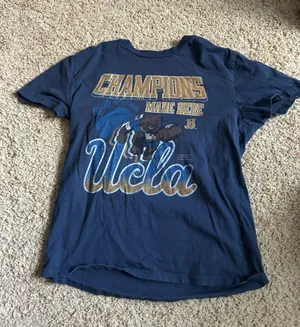 Hollister ucla shirt  thumbnail 1