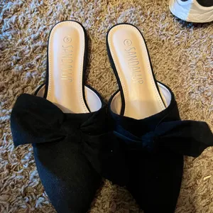 Women's Black Bow Mules thumbnail 1