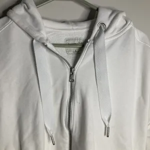 Abercrombie & Fitch Hoodie Womens Medium White Cropped Soft Zip Up Sweatshirt thumbnail 5