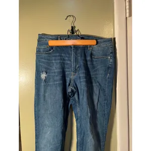 Divided H&M Women's Size 12 Skinny Jean Medium Wash Chewed Hem High Rise Stretch thumbnail 2