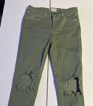 Free people busted knee women’s size 29 jeans Distressed thumbnail 1