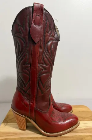 Capezio Vintage Women's Embroidered Red Stack Heel Leather Boot Size 5 #267022 thumbnail 1