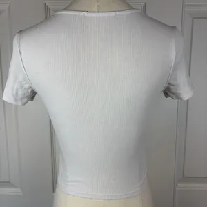 White cropped baby tee thumbnail 2