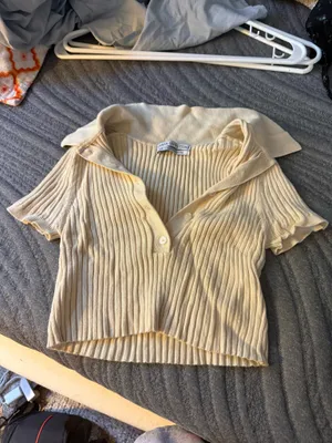 Brandy Melville Button Top Crop thumbnail 3