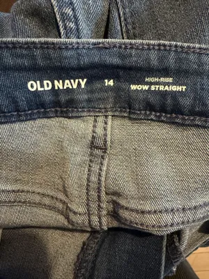 Old Navy Straight Leg High-Rise Jeans thumbnail 3