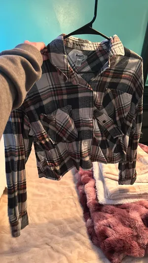 tilly’s cropped flannel  thumbnail 1