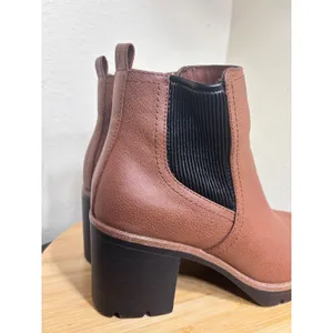 Naturalizer Ankle Boots 8.5M Madalynn Gore Brown Cognac Faux Leather Lug Sole‎ thumbnail 2