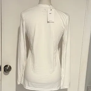 The Nike Tee Women's - Dry Fit - Long Sleeve - Size‎ M - NEW With Tags. thumbnail 3