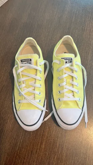Yellow converse thumbnail 2