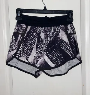 Lululemon Hotty Hot Short 4” thumbnail 1