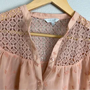 Lucky Brand Button Down Blouse Embroidered Crochet Women's Size XS Pink Peach thumbnail 4