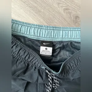 NIKE Gray‎ and pink womens Shorts thumbnail 2