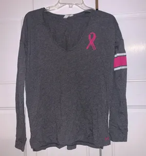 Under Armour Breast Cancer Long Sleeve Shirt Size SM thumbnail 1