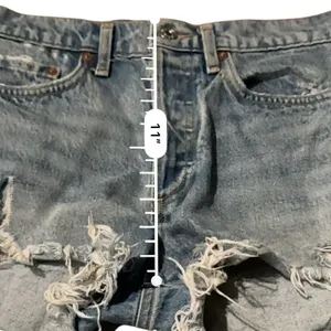 Agolde Parker Vintage Cut Off Distressed Shorts in Swapmeet‎ Light Wash Sz 25 thumbnail 11