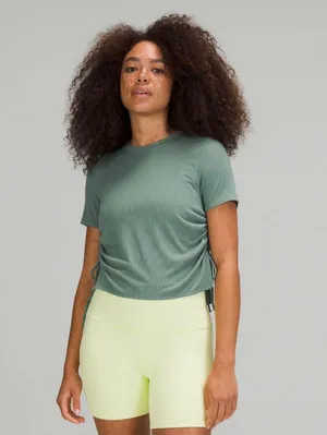 Lululemon T Shirt thumbnail 1