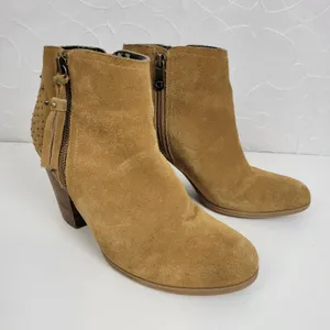 Guess Womens Boots Size 7.5 Tan Side Zip Almond Toe Studded Chucky Ankle Heel thumbnail 4