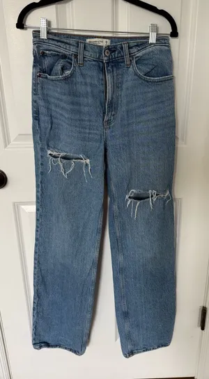 Abercrombie & Fitch The 90s Relaxed Jean thumbnail 1