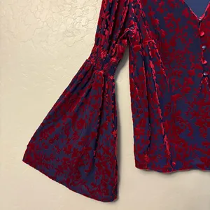 Vici blue and red floral velvet boho bell sleeve blouse size large thumbnail 6