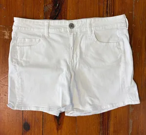 American Eagle Super Stretch White Denim Shorts Casual Summer Size 14 thumbnail 1
